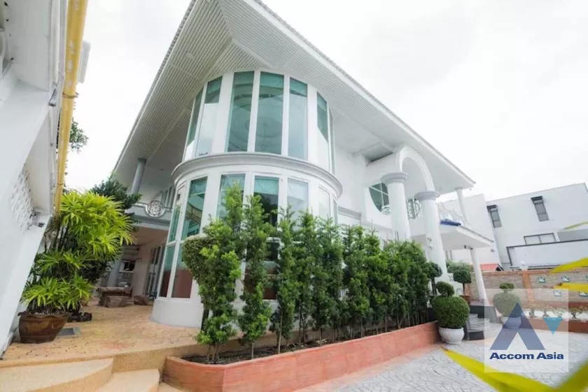  2  5 br House For Sale in Lat Phrao ,Bangkok BTS Asok AA36694