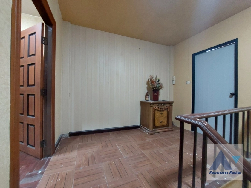 13  4 br Townhouse For Sale in Sukhumvit ,Bangkok BTS Phra khanong AA36700