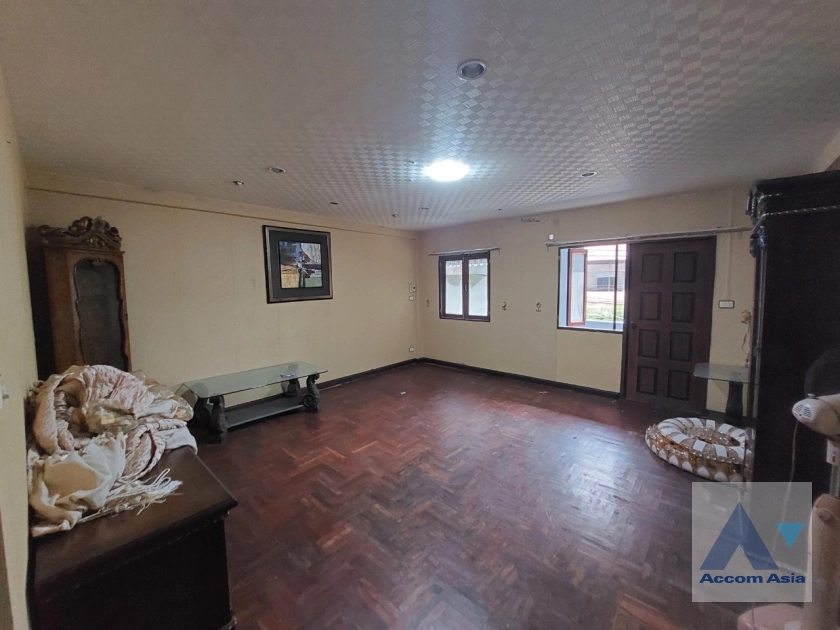 11  4 br Townhouse For Sale in Sukhumvit ,Bangkok BTS Phra khanong AA36700