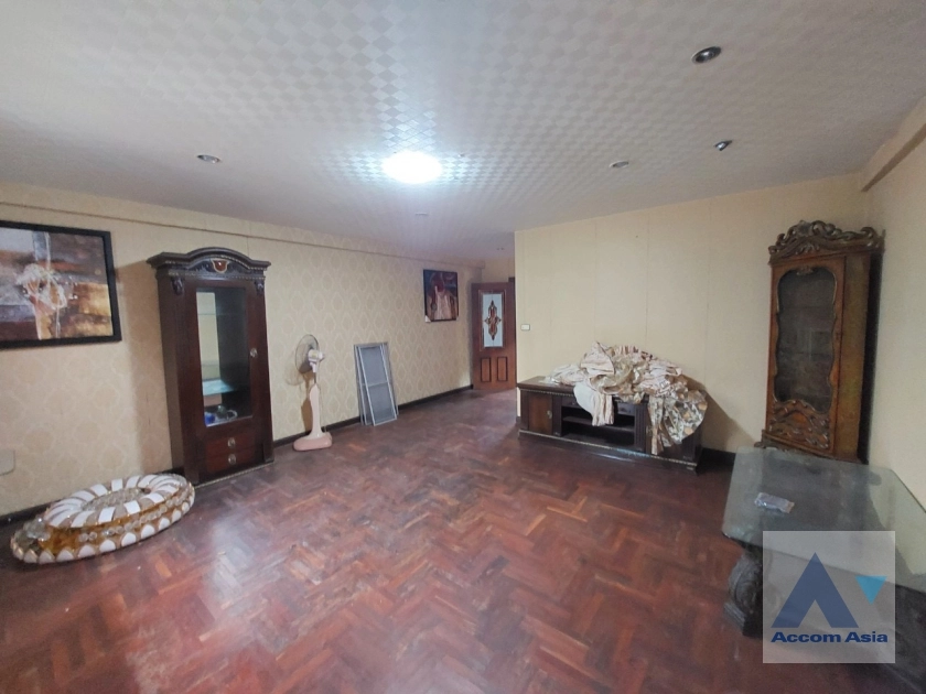 12  4 br Townhouse For Sale in Sukhumvit ,Bangkok BTS Phra khanong AA36700