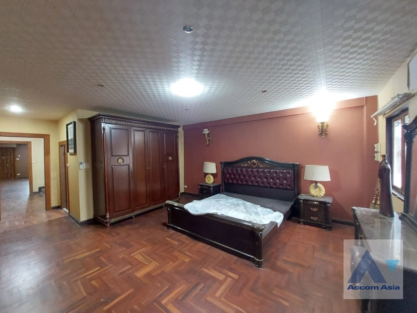 8  4 br Townhouse For Sale in Sukhumvit ,Bangkok BTS Phra khanong AA36700