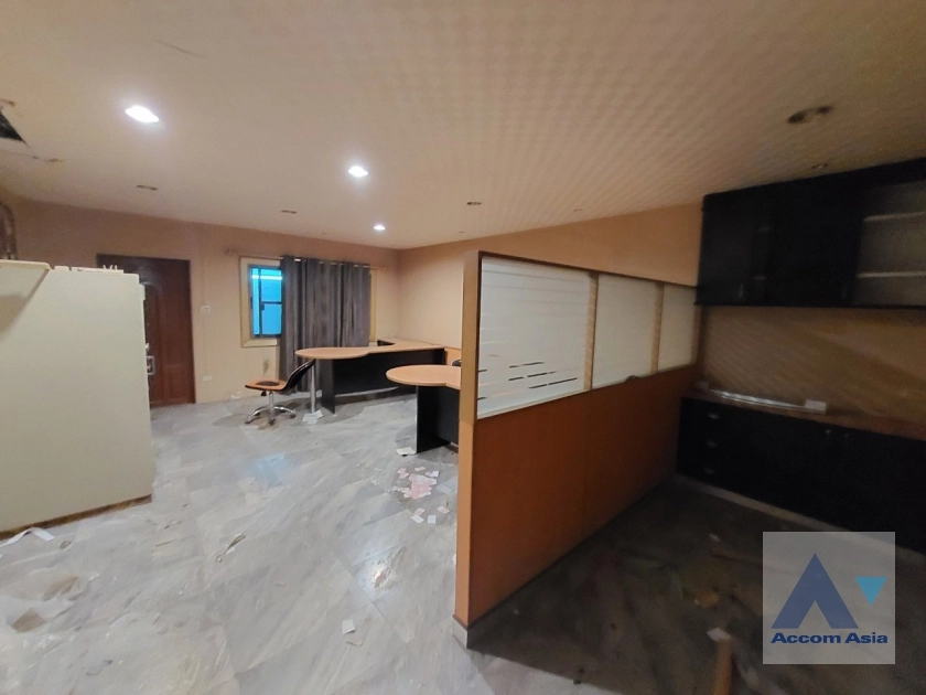 4  4 br Townhouse For Sale in Sukhumvit ,Bangkok BTS Phra khanong AA36700