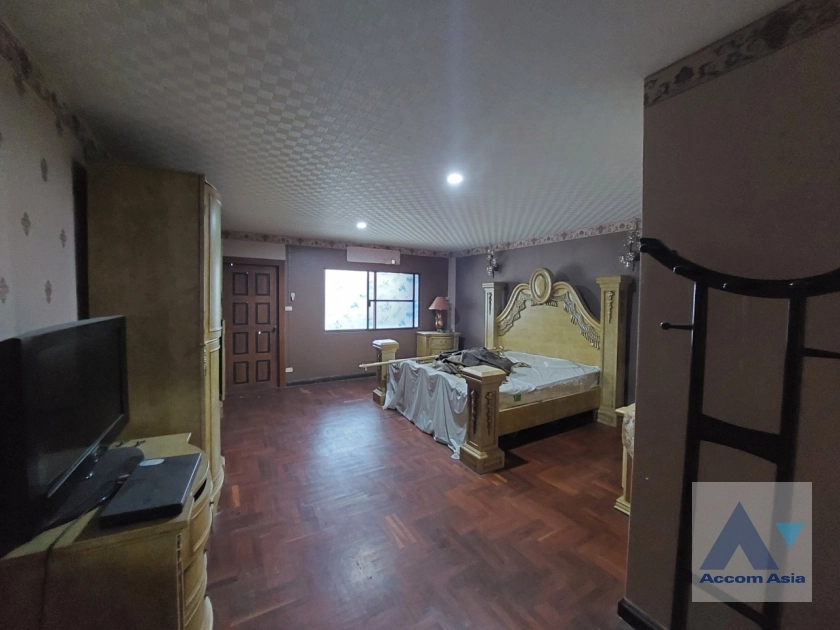 10  4 br Townhouse For Sale in Sukhumvit ,Bangkok BTS Phra khanong AA36700