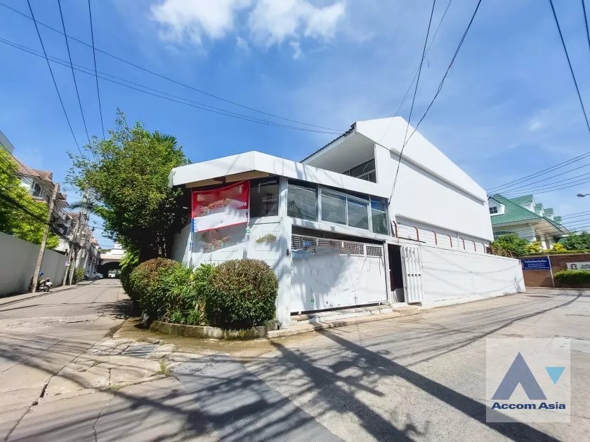  2  Townhouse For Rent in sukhumvit ,Bangkok BTS Phra khanong AA36705