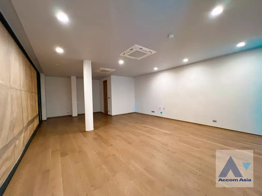 8  5 br House For Sale in Ratchadaphisek ,Bangkok MRT Phetchaburi at House AA36726