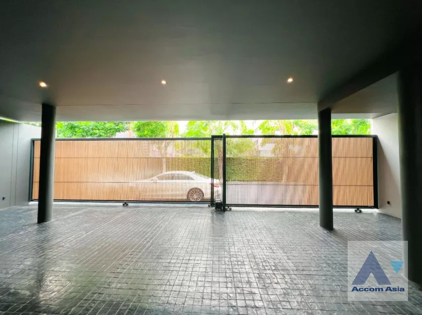 13  5 br House For Sale in Ratchadaphisek ,Bangkok MRT Phetchaburi at House AA36726