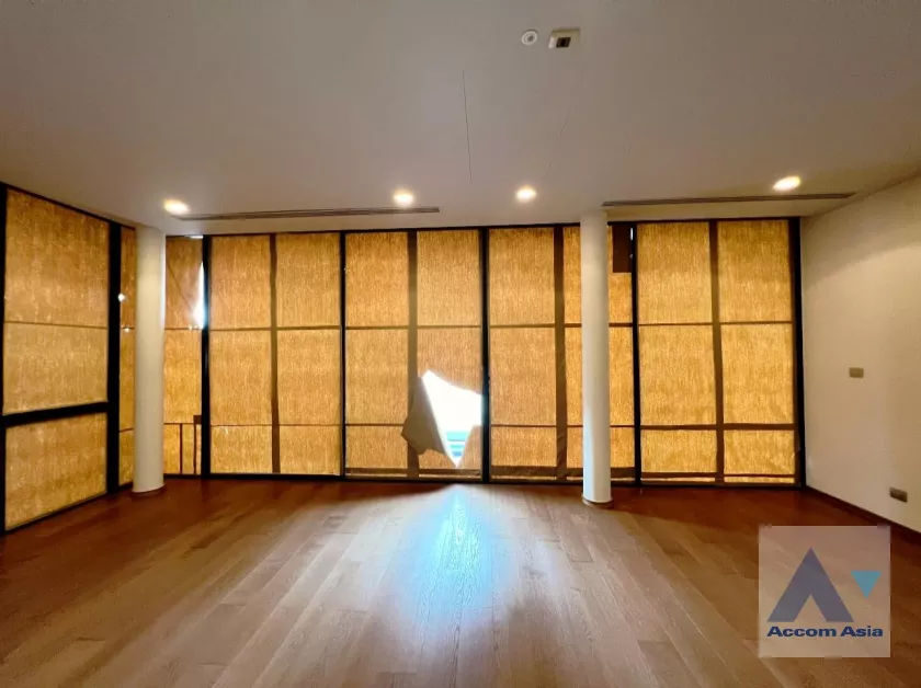 12  5 br House For Sale in Ratchadaphisek ,Bangkok MRT Phetchaburi at House AA36726