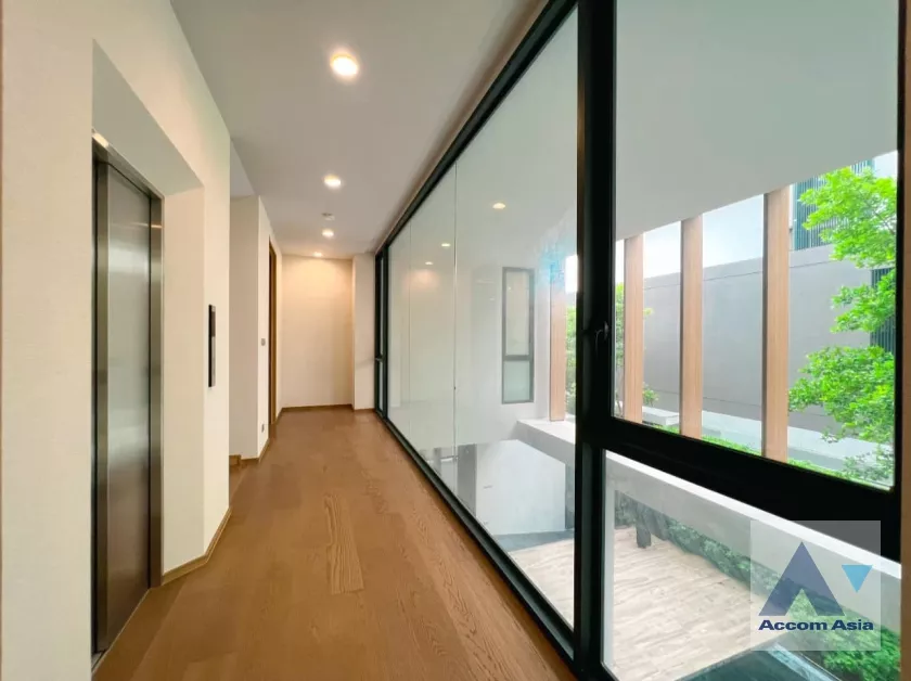 5  5 br House For Sale in Ratchadaphisek ,Bangkok MRT Phetchaburi at House AA36726