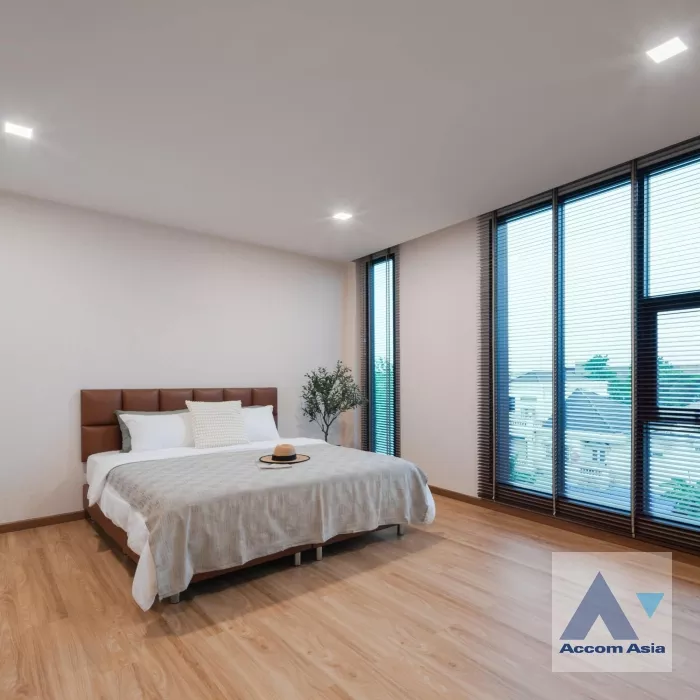 7  2 br Townhouse For Sale in ratchadapisek ,Bangkok MRT Lat Phrao AA36730