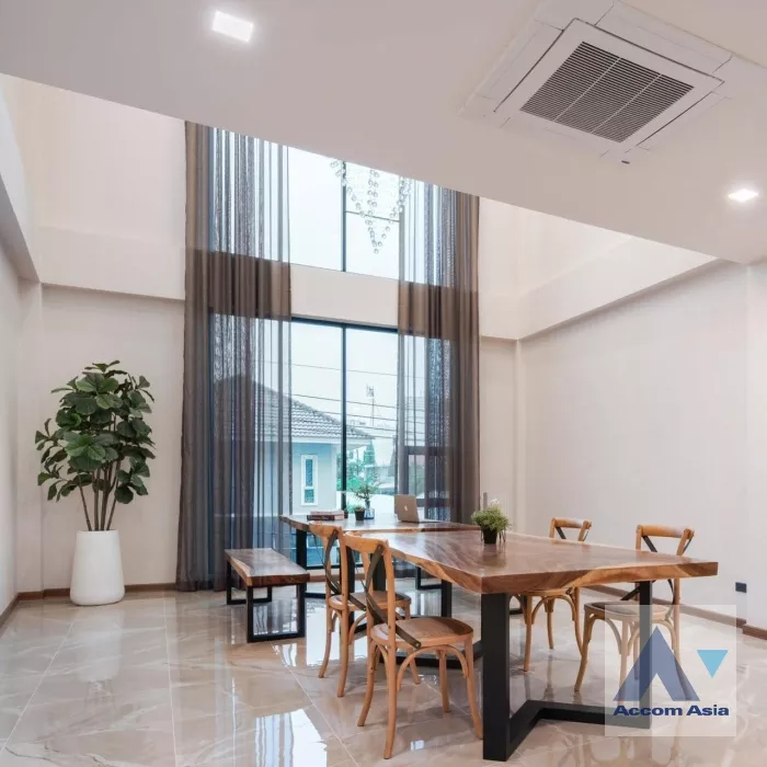  1  2 br Townhouse For Sale in ratchadapisek ,Bangkok MRT Lat Phrao AA36730