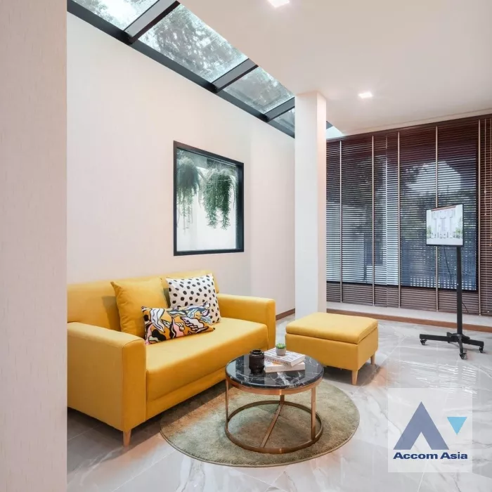 Office, Home Office |  2 Bedrooms  Townhouse For Sale in Ratchadapisek, Bangkok  near MRT Lat Phrao (AA36730)