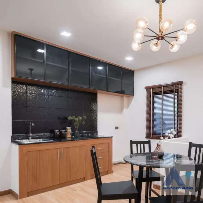 6  2 br Townhouse For Sale in Ratchadaphisek ,Bangkok MRT Lat Phrao AA36735