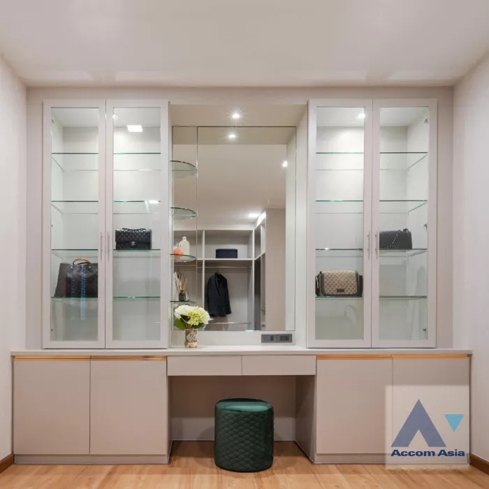 9  2 br Townhouse For Sale in Ratchadaphisek ,Bangkok MRT Lat Phrao AA36735