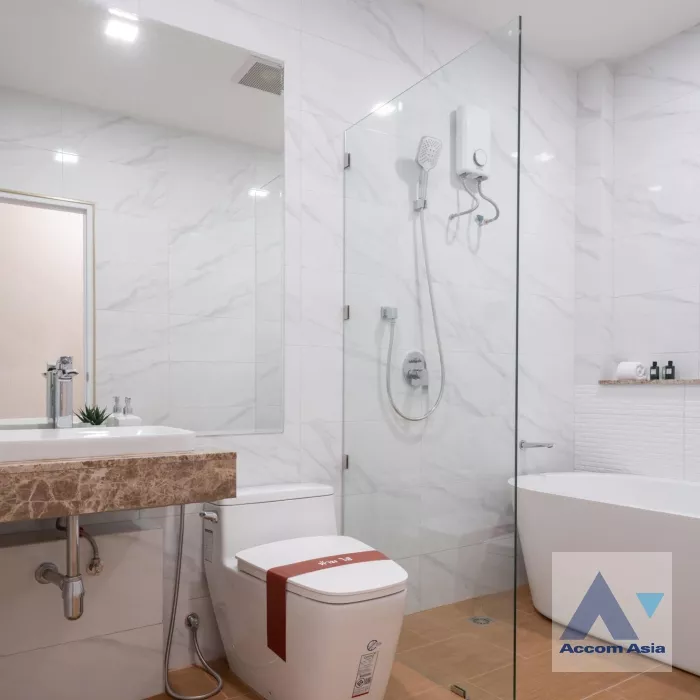 11  2 br Townhouse For Sale in Ratchadaphisek ,Bangkok MRT Lat Phrao AA36735