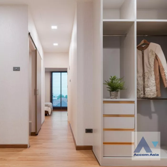 10  2 br Townhouse For Sale in Ratchadaphisek ,Bangkok MRT Lat Phrao AA36735