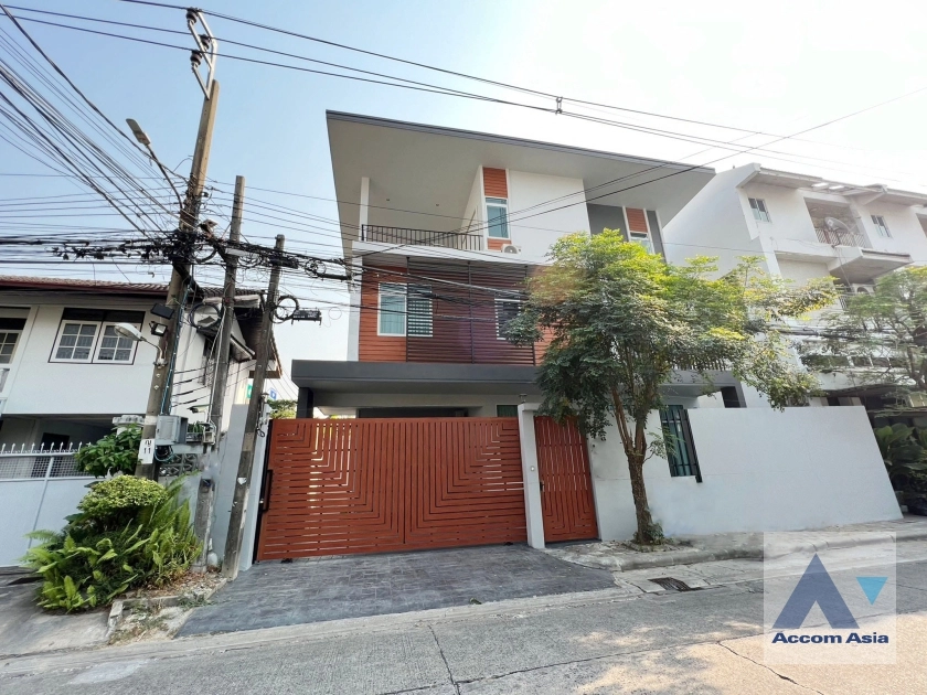  2  6 br House For Rent in Phaholyothin ,Bangkok  AA36741