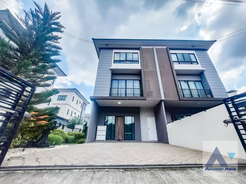  1  3 br Townhouse For Rent in Ratchadaphisek ,Bangkok MRT Sutthisan at The Connect UP 3 AA36747