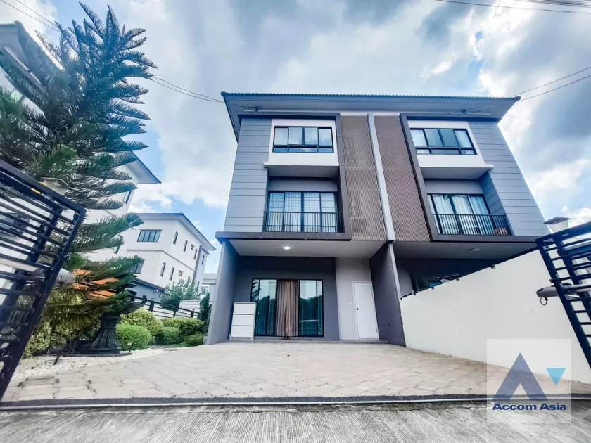  1  3 br Townhouse For Rent in Ratchadapisek ,Bangkok MRT Sutthisan at The Connect UP 3 AA36747