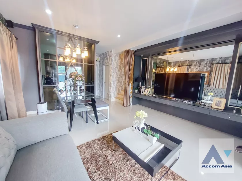 8  3 br Townhouse For Rent in Ratchadapisek ,Bangkok MRT Sutthisan at The Connect UP 3 AA36747