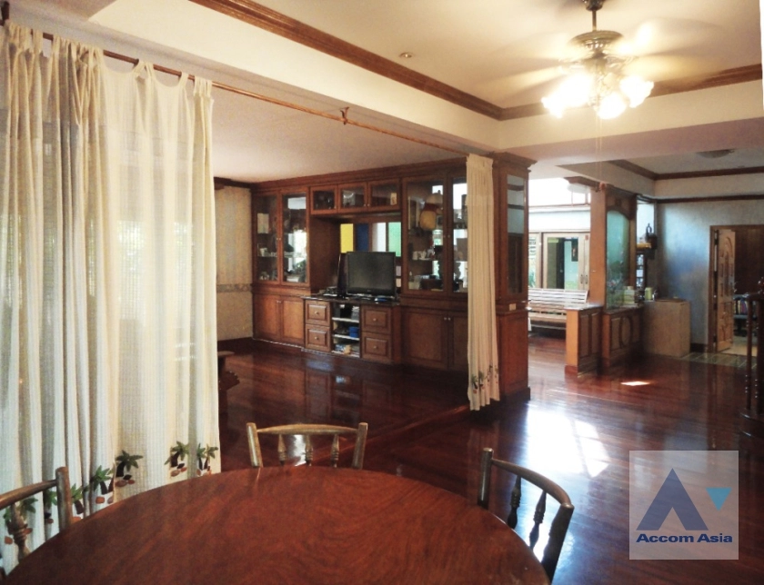 5  4 br House for rent and sale in Sukhumvit ,Bangkok BTS Bang Chak AA36754