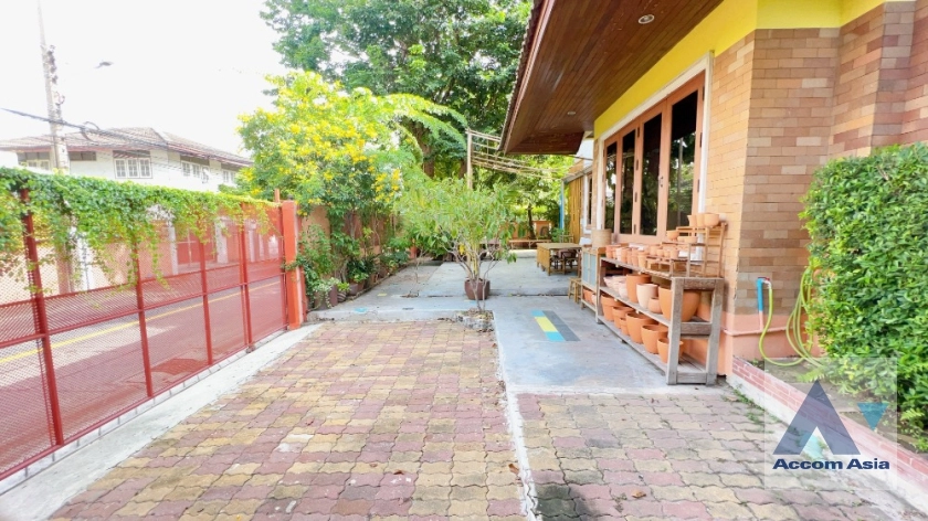 19  4 br House for rent and sale in Sukhumvit ,Bangkok BTS Bang Chak AA36754