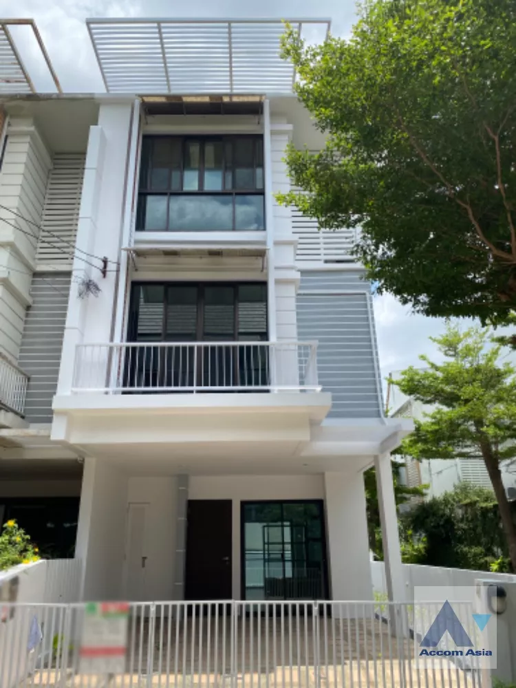  3 Bedrooms  Townhouse For Sale in Pattanakarn, Bangkok  near BTS On Nut (AA36756)
