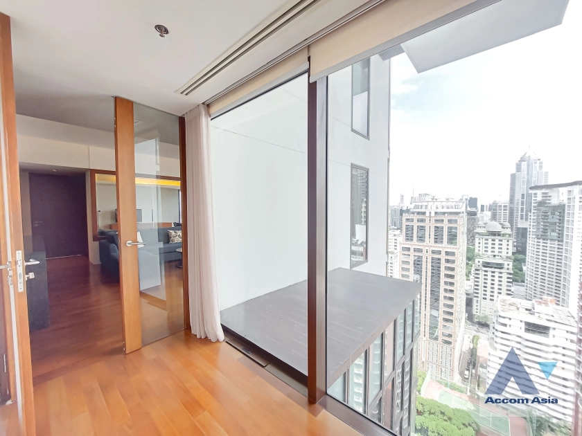 unit 2 Bedrooms  Condominium For Rent in Ploenchit, Bangkok  near BTS Ratchadamri (AA36772)
