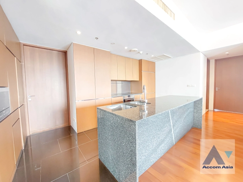 4  2 br Condominium For Rent in Ploenchit ,Bangkok BTS Ratchadamri at Hansar Residence AA36772
