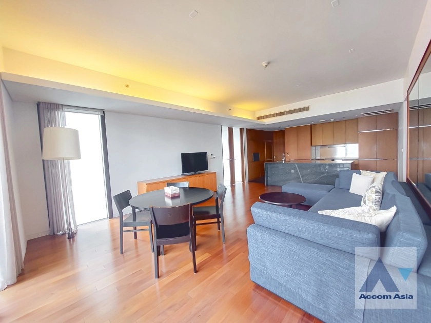unit 2 Bedrooms  Condominium For Rent in Ploenchit, Bangkok  near BTS Ratchadamri (AA36772)