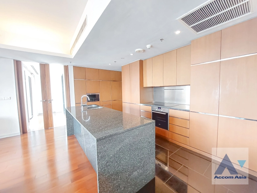 8  2 br Condominium For Rent in Ploenchit ,Bangkok BTS Ratchadamri at Hansar Residence AA36772