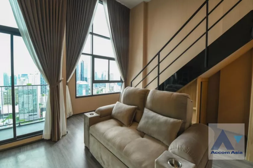 unit 1 Bedroom  Condominium For Rent in Silom, Bangkok  near BTS Sala Daeng - MRT Sam Yan (AA36774)