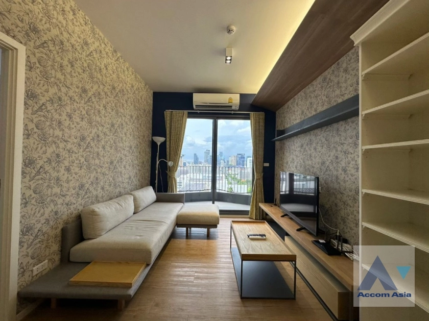 Triple Y Residence Samyan Condominium  2 Bedroom for Sale MRT Sam Yan in Ploenchit Bangkok