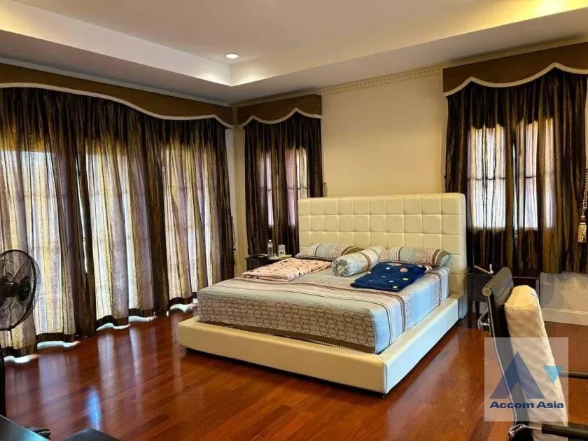 7  4 br House For Sale in Dusit ,Bangkok  at House AA36783