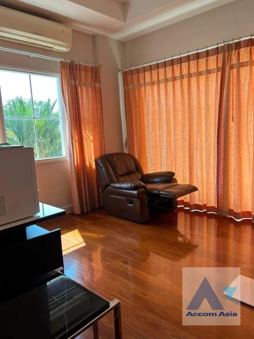  4 Bedrooms  House For Sale in Dusit, Bangkok  (AA36783)