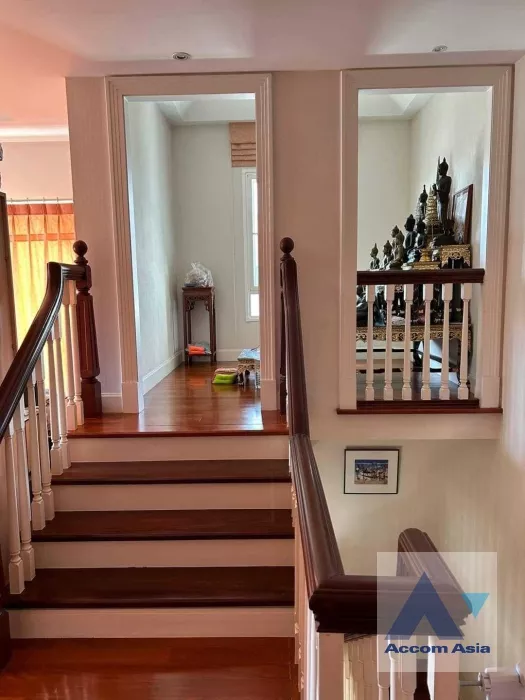 6  4 br House For Sale in Dusit ,Bangkok  at House AA36783