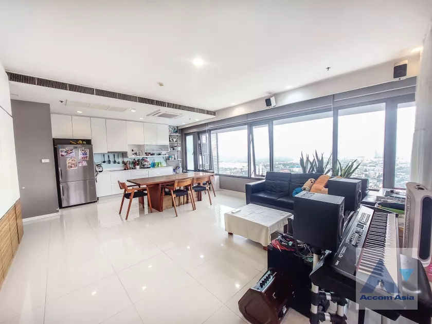  3 Bedrooms  Condominium For Sale in Sathorn, Bangkok  near MRT Khlong Toei (AA36787)