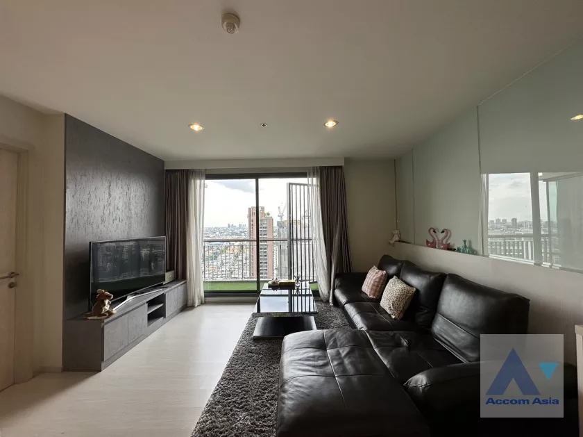  2 Bedrooms  Condominium For Sale in Sukhumvit, Bangkok  near BTS Ekkamai (AA36790)