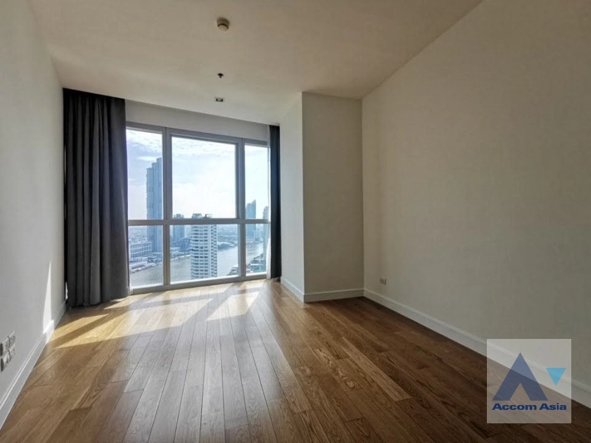 unit 3 Bedrooms  Condominium For Rent in Charoen Nakhon, Bangkok  near BTS Krung Thon Buri (AA36795)