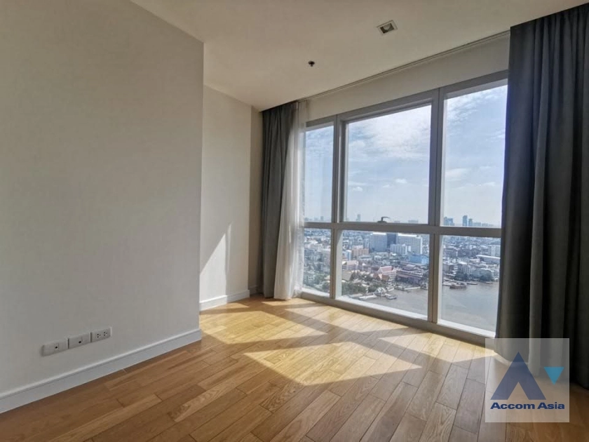 unit 3 Bedrooms  Condominium For Rent in Charoen Nakhon, Bangkok  near BTS Krung Thon Buri (AA36795)