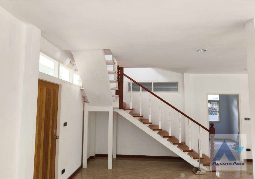 6  House For Rent in Sukhumvit ,Bangkok BTS Phra khanong AA36801