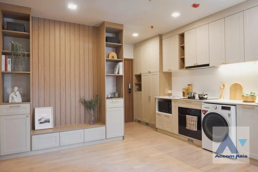 unit 2 Bedrooms  Condominium For Sale in Pattanakarn, Bangkok  near ARL Ramkhamhaeng (AA36807)