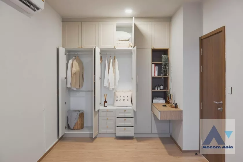 unit 2 Bedrooms  Condominium For Sale in Pattanakarn, Bangkok  near ARL Ramkhamhaeng (AA36807)