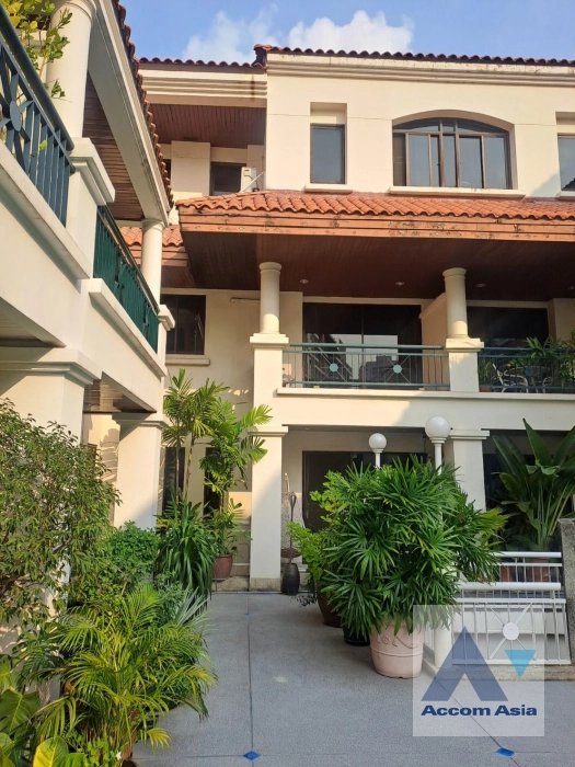 unitPet friendly |  5 Bedrooms  Townhouse For Sale in Sukhumvit, Bangkok  near BTS Thong Lo (AA36810)