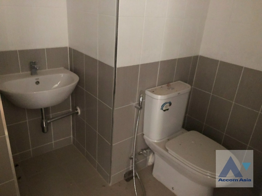 11  2 br Condominium for rent and sale in Charoen Nakhon ,Bangkok BTS Krung Thon Buri at Saichol Mansion AA36817