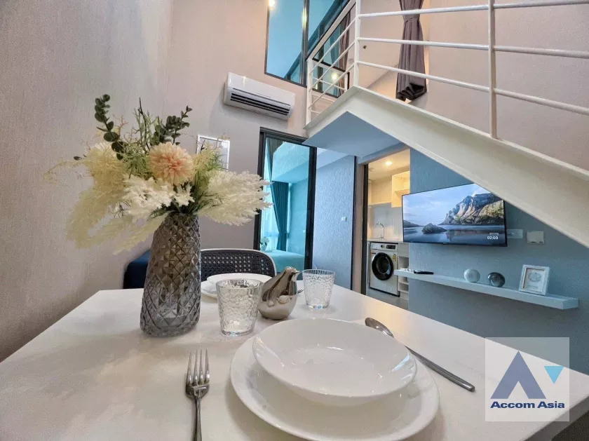 Duplex Condo |  2 Bedrooms  Condominium For Rent in Phaholyothin, Bangkok  (AA36823)