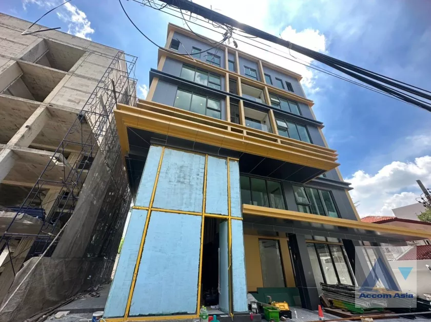  2 Bedrooms  Apartment For Rent in Sukhumvit, Bangkok  near BTS Phrom Phong (AA36825)