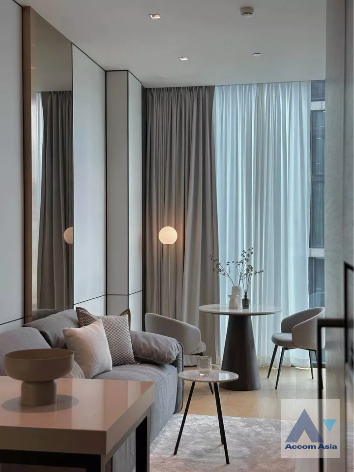 unit 1 Bedroom  Condominium For Rent in Ploenchit, Bangkok  near BTS Chitlom (AA36828)