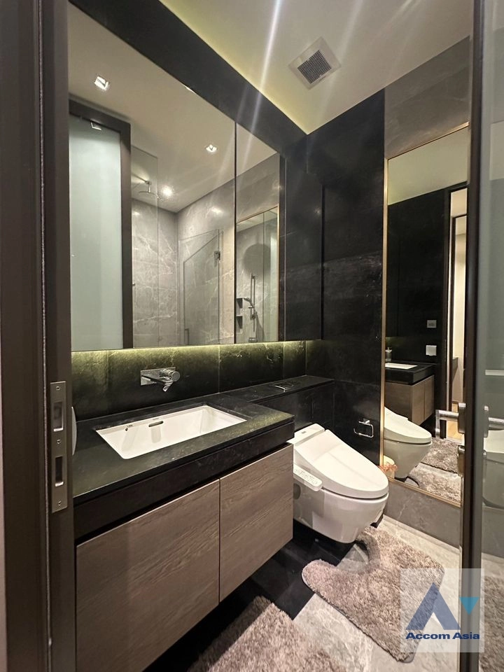 14  2 br Condominium For Rent in Ploenchit ,Bangkok BTS Chitlom at 28 Chidlom AA36836