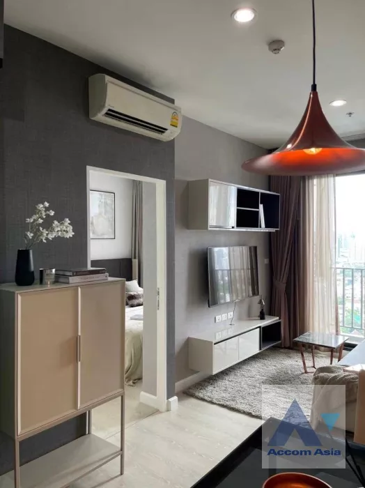  1 Bedroom  Condominium For Sale in Ratchadapisek, Bangkok  near BTS Thong Lo (AA36838)