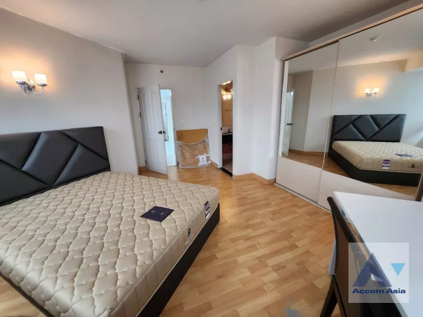 unit 3 Bedrooms  Condominium For Rent in Phaholyothin, Bangkok  (AA36843)